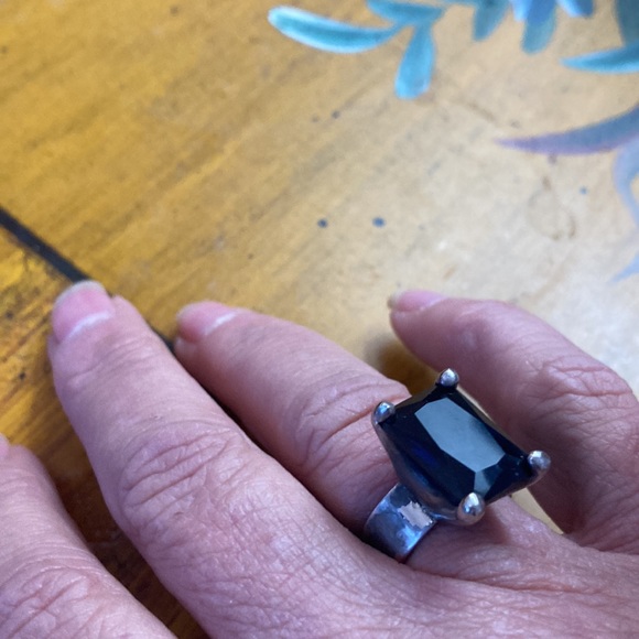 Chunky adjustable black and pewter vintage ring. - Picture 3 of 4